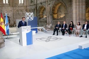 Alberto Núñez Feijóo, durante su discurso, en presencia de los galardonados de este año. Alberto Núñez Feijóo, durante su discurso, en presencia de los galardonados de este año.
