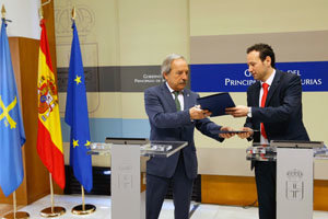Wenceslao López y Guillermo Martínez tras la firma del convenio. Wenceslao López y Guillermo Martínez tras la firma del convenio.