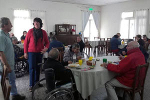 Los usuarios del Hogar de Ancianos disfrutaron de la paella. Los usuarios del Hogar de Ancianos disfrutaron de la paella.