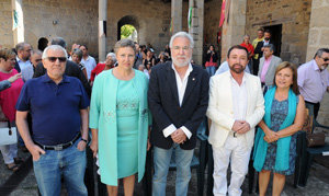Miguel Santalices -en el centro- y Carmen Leyte -a la derecha-, con algunos de los premiados. Miguel Santalices -en el centro- y Carmen Leyte -a la derecha-, con algunos de los premiados.