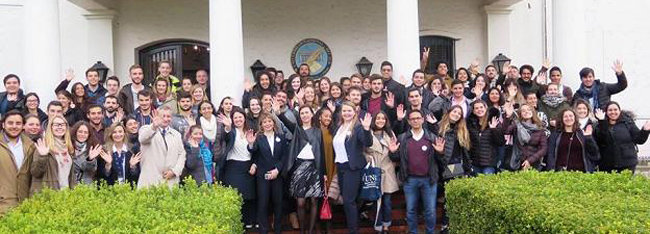 Foto de familia de los alumnos internacionales de la Universidad Nacional del Sur. Foto de familia de los alumnos internacionales de la Universidad Nacional del Sur.