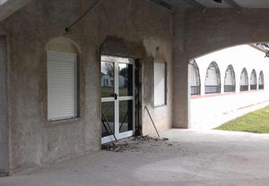 Obra de remodelación de la puerta. Obra de remodelación de la puerta.