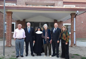 Un momento de la visita al Hogar Casa de los Sabios. Un momento de la visita al Hogar Casa de los Sabios.