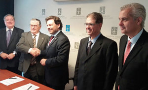 El secretario xeral, tras la firma de uno de los convenios. El secretario xeral, tras la firma de uno de los convenios.