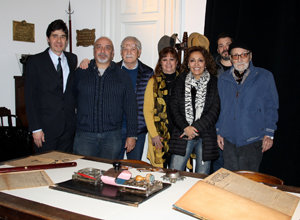 Francisco Lores, el primero a la derecha, posa junto a su hija Lorena Lores y directivos de la Federación y el Museo, tras la inauguración de la sala de la asociaciones en el MEGA. Francisco Lores, el primero a la derecha, posa junto a su hija Lorena Lores y directivos de la Federación y el Museo, tras la inauguración de la sala de la asociaciones en el MEGA.
