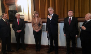 Javier Sandomigo agradece la invitación, en una breve intervención, en el salón Imperial. Javier Sandomigo agradece la invitación, en una breve intervención, en el salón Imperial.
