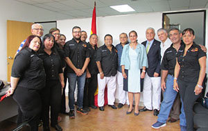 Los integrantes de la Junta Directiva del Centro Hispano Venezolano del estado Aragua arropan a la cónsul general y al nuevo cónsul honorario. Los integrantes de la Junta Directiva del Centro Hispano Venezolano del estado Aragua arropan a la cónsul general y al nuevo cónsul honorario.