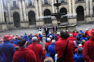 El secretario xeral de Emigración se dirige a los beneficiarios de Reencontros en San Martiño Pinario. El secretario xeral de Emigración se dirige a los beneficiarios de Reencontros en San Martiño Pinario.