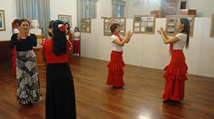 El acto lo cerró el grupo de danzas de la Sociedad Española. El acto lo cerró el grupo de danzas de la Sociedad Española.