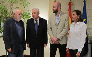 Diego Carcedo, José Ramón Ónega, Víctor López y la editora M.J. Cuchet. Diego Carcedo, José Ramón Ónega, Víctor López y la editora M.J. Cuchet.