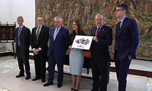 Un momento del acto de la entrega de los presupuestos. Un momento del acto de la entrega de los presupuestos.