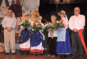 Heriberto Magdalena Plasencia; romera menor Karen Paz; romera mayor Carmen Sánchez Rodríguez; Lesli de Paz; Armenis Moreno; y José Manuel Armas Pérez. Heriberto Magdalena Plasencia; romera menor Karen Paz; romera mayor Carmen Sánchez Rodríguez; Lesli de Paz; Armenis Moreno; y José Manuel Armas Pérez.