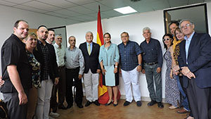 La cónsul general en Caracas, el cónsul y el excónsul honorario de España en Aragua, el presidente del Centro, los consejeros del CRE de Venezuela y los cgcee, en la inauguración de la nueva sede. La cónsul general en Caracas, el cónsul y el excónsul honorario de España en Aragua, el presidente del Centro, los consejeros del CRE de Venezuela y los cgcee, en la inauguración de la nueva sede.