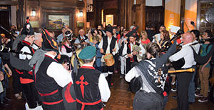 La música tradicional gallega también estuvo presente en la celebración de la Noche de los Museos del MEGA. La música tradicional gallega también estuvo presente en la celebración de la Noche de los Museos del MEGA.