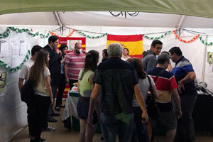 Durante las dos jornadas, el público visitó el puesto valenciano en la Feria Sanjuanina. Durante las dos jornadas, el público visitó el puesto valenciano en la Feria Sanjuanina.