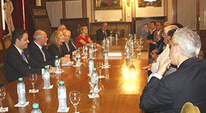 Marina del Corral , en la reunión con dirigentes de la colectividad en Buenos Aires, en el Club Español. Marina del Corral , en la reunión con dirigentes de la colectividad en Buenos Aires, en el Club Español.