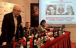 3. Xavier Castro en plena exposición, compartiendo mesa con Ramón Jiménez y Cristina Alcalá