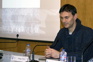 Jorge Mira, en un debate en el Consello da Cultura Galega. Jorge Mira, en un debate en el Consello da Cultura Galega.