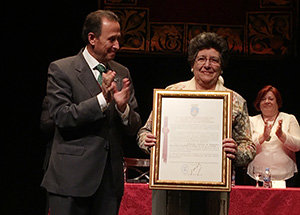 Margarita Periñán Aragón recibió la Insignia de Oro de la Ciudad de Chiclana. Margarita Periñán Aragón recibió la Insignia de Oro de la Ciudad de Chiclana.