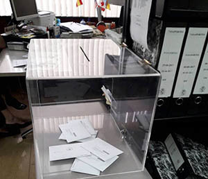 Urna del Consulado General en Caracas, el jueves 21 de diciembre, al cierre de la votación. Urna del Consulado General en Caracas, el jueves 21 de diciembre, al cierre de la votación.