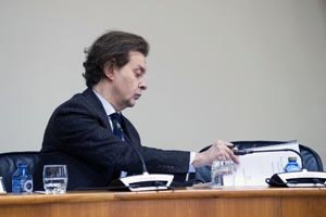Jesús Gamallo, durante su comparecencia en el Parlamento. Jesús Gamallo, durante su comparecencia en el Parlamento.
