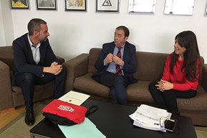 El director general de Acción Exterior, durante su entrevista con la vicerrectora de Internacionalización de la Universidad de Murcia. El director general de Acción Exterior, durante su entrevista con la vicerrectora de Internacionalización de la Universidad de Murcia.