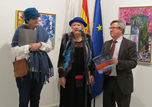 Las artistas plásticas Luisa Paz y Conchita (Concetta) Montenegro y el coordinador de Actividades Culturales de la Casa, Ramón Jiménez, en la presentación