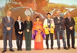 Los directores de turismo de Galicia y de la prefectura de Wakayama, en el estand de Galicia en Fitur. Los directores de turismo de Galicia y de la prefectura de Wakayama, en el estand de Galicia en Fitur.