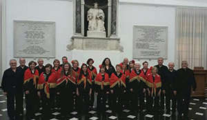 Actuación del coro en la Cripta de la Basílica de la Sagrada Familia, en Barcelona. Actuación del coro en la Cripta de la Basílica de la Sagrada Familia, en Barcelona.