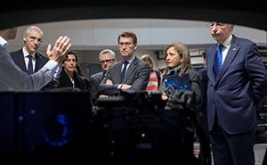 Núñez Feijóo, Francisco Conde y Manuel Gómez-Acebo escuchan las explicaciones de los directivos de Mobileye an Intel Company. Núñez Feijóo, Francisco Conde y Manuel Gómez-Acebo escuchan las explicaciones de los directivos de Mobileye an Intel Company.