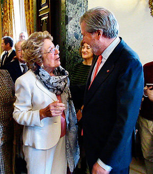 Sofía Corradi y Méndez de Vigo, durante el acto de entrega de la Gran Cruz de Alfonso X el Sabio. Sofía Corradi y Méndez de Vigo, durante el acto de entrega de la Gran Cruz de Alfonso X el Sabio.