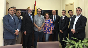 Foro de familia de los participantes en la reunión. Foro de familia de los participantes en la reunión.