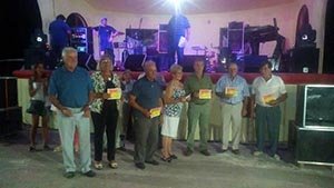 Entrega de distinciones a vecinos del barrio o sus descendientes que organizaban las romerías en épocas pasadas. Entrega de distinciones a vecinos del barrio o sus descendientes que organizaban las romerías en épocas pasadas.