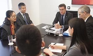 Un momento de la reunión entre el Gobierno gallego y la delegación china. Un momento de la reunión entre el Gobierno gallego y la delegación china.