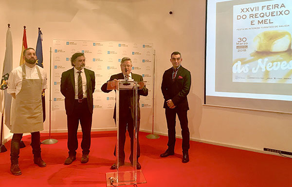 Un momento de la intervención de Ramón Jiménez, acompañado por Fran Sotelino, Xosé Manuel Rodríguez y Alejandro Martínez. Un momento de la intervención de Ramón Jiménez, acompañado por Fran Sotelino, Xosé Manuel Rodríguez y Alejandro Martínez.