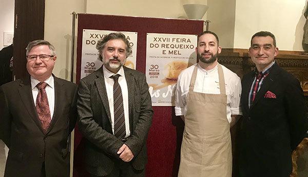 1. De izquierda a derecha el coordinador de Actividades Ramón Jiménez, el alcalde de As Neves Xosé Manuel Rodríguez Méndez, el chef Fran Sotelino y Alejandro Martínez de la Cooperativa de Requeixo