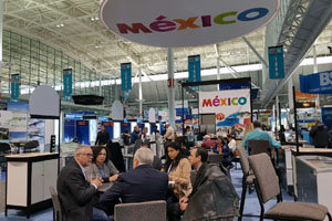 La directora xeral de Pesca, durante la reunión con los representantes mexicanos en la feria de Boston. La directora xeral de Pesca, durante la reunión con los representantes mexicanos en la feria de Boston.
