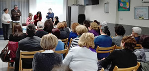 Unha das mozas do grupo de danza foi a encarga da lectura dun manifesto polo día da muller. Unha das mozas do grupo de danza foi a encarga da lectura dun manifesto polo día da muller.