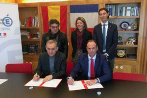 Momento de la firma del convenio en Limoges.