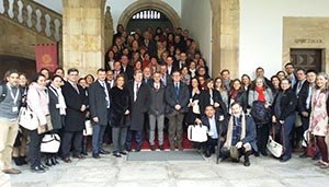 Foto de familia de los participantes en el encuentro celebrado en la Universidad de Salamanca. Foto de familia de los participantes en el encuentro celebrado en la Universidad de Salamanca.