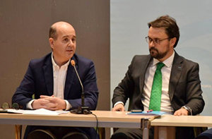 El secretario ejecutivo del PP en el Exterior, Ramón Moreno, junto al presidente del PP de Canarias, Asier Antona.