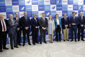 Feijóo, junto a otras autoridades que asistieron al acto de entrega de las Medallas de Anfaco. Feijóo, junto a otras autoridades que asistieron al acto de entrega de las Medallas de Anfaco.