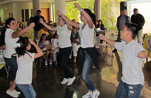 Los jóvenes interpretan una ‘muiñeira’ durante la anterior romería de 2016. Los jóvenes interpretan una ‘muiñeira’ durante la anterior romería de 2016.