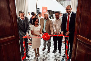 De izda. a dcha.: Luis Antonio Calvo, embajador de España en Filipinas; Gloria Macapagal, expresidenta de Filipinas; Martín López-Vega, director de Cultura del Cervantes; Guiller B. Asido, administrador de Intramuros; y Carlos Madrid, director del De izda. a dcha.: Luis Antonio Calvo, embajador de España en Filipinas; Gloria Macapagal, expresidenta de Filipinas; Martín López-Vega, director de Cultura del Cervantes; Guiller B. Asido, administrador de Intramuros; y Carlos Madrid, director del