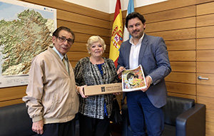 Rodríguez Miranda entregó a Concepción Suané material sobre el Día das Letras Galegas 2018. Rodríguez Miranda entregó a Concepción Suané material sobre el Día das Letras Galegas 2018.
