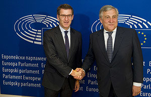 Bruselas, dÌa 15 de Mayo 2018;
El presidente de la Xunta de Galicia, Alberto N˙Òez FeijÛo (iz), se reune con el presidente del Parlamento Europeo, Antonio Tajani (de); en el despacho del Presidente PE;
Photo © Horst Wagner / EFE