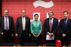 De izda. a dcha., Alfonso Lucini, director de Estrategia del Cervantes; José María Bosch, embajador de España en Jamaica; Kamina Johnson-Smith, Juan Manuel Bonet; y Rafael Rodríguez-Ponga, secretario general del Instituto.