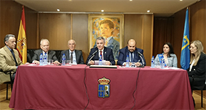 De izda. a dcha.: Andrés Menéndez, Francisco Rodríguez, Manuel Villa, Valentín Martínez-Otero, Juan Cayón, Celia León y Pilar Riesco.