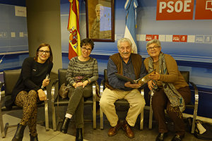 Francisca Vilches y Pilar Nieve posan junto a Lorena Suárez y Andres Hernández del PSOE.