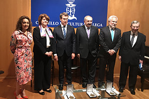 Lorena Lores, Ana Paula Laborinho, Núñez Feijóo, Ramón Villares, Miguel Santalices y Pablo Figueroa, durante el acto.